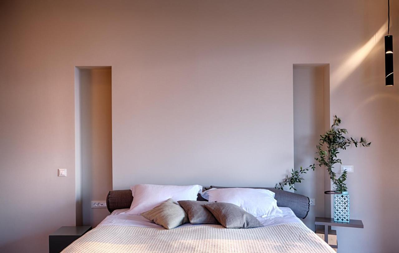 Euphoria Suites Avia Ngoại thất bức ảnh