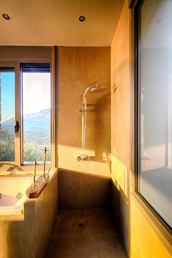 Euphoria Suites Avia Ngoại thất bức ảnh