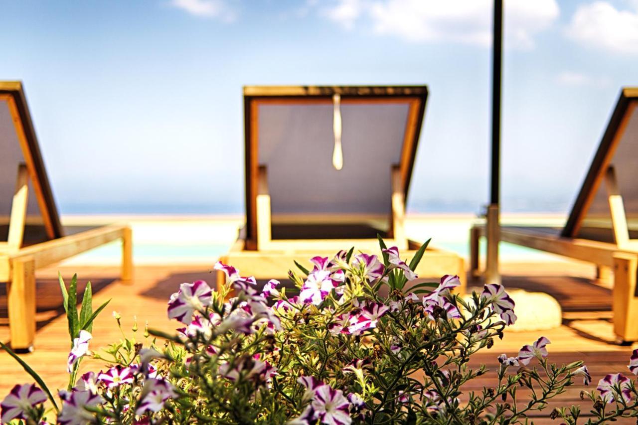 Euphoria Suites Avia Ngoại thất bức ảnh